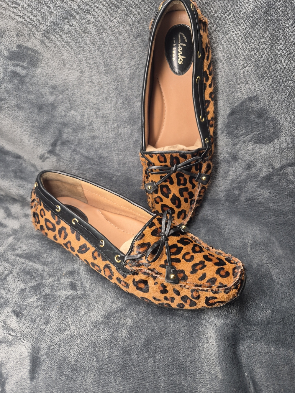 Clark's Calf hair leopard print Black & Brownloafers size 7.5M Black Bow
